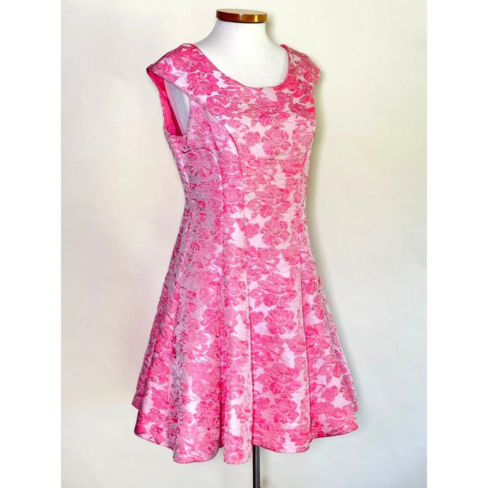 Betsey Johnson Pink Metallic Floral Brocade Dress Size 8 Barbiecore Party